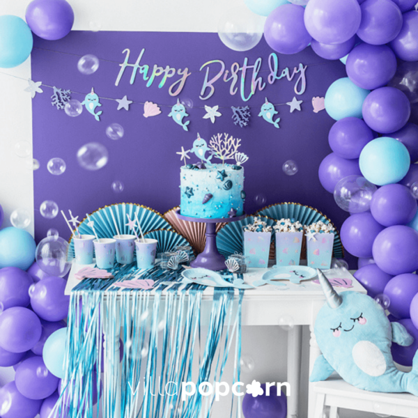 party-feestgordijn-curtain-blauw-glintserend-feesttafel